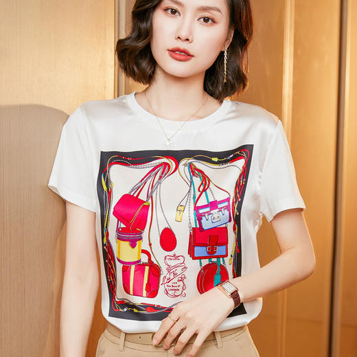 【缎面印花T恤】缎面+丝光棉拼接 柔软亲肤 透气清爽 时髦减龄 宽松不挑身材 商品图4