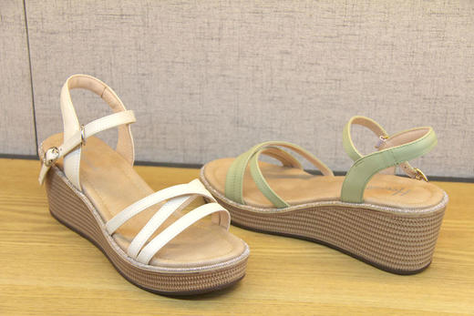 豪行夏新款21298398增高中跟凉鞋女坡跟高跟厚底一字扣露趾轻女鞋 专柜正品 更高6.5CM 商品图3