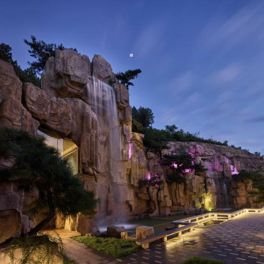 双11返场！1~2晚【北京海湾半山酒店】可用至26年5月底，周五不加价！享中式家庭正餐，赠餐饮&养生&客房预订代金券，畅享12组半山汤池&1200㎡儿童乐园~ 商品图1