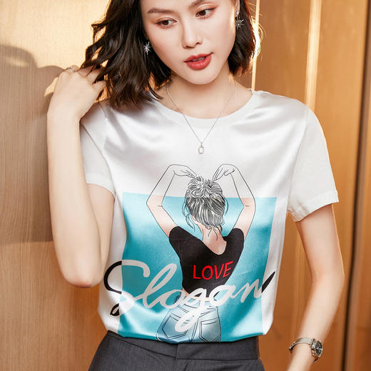 【缎面印花T恤】缎面+丝光棉拼接 柔软亲肤 透气清爽 时髦减龄 宽松不挑身材 商品图3