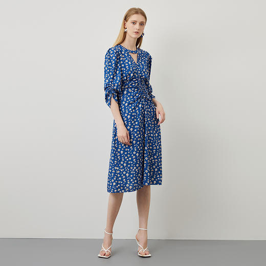 EITIE爱特爱秋季新款气质通勤蓝色v领收腰a字显瘦碎花连衣裙C2207030 商品图1