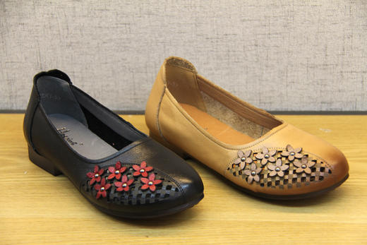 豪行女鞋夏款21292601一脚蹬真皮女鞋舒适透气冲孔软底复古镂空鞋 专柜正品 商品图4