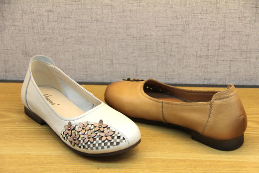 豪行女鞋夏款21292601一脚蹬真皮女鞋舒适透气冲孔软底复古镂空鞋 专柜正品 商品图5