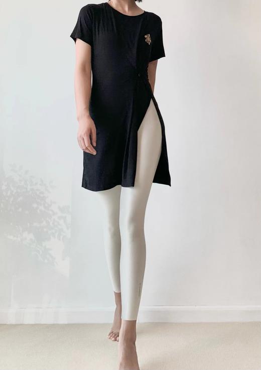 AddOne休闲时尚瑜伽侧开叉短袖中长款裸感上衣 商品图6