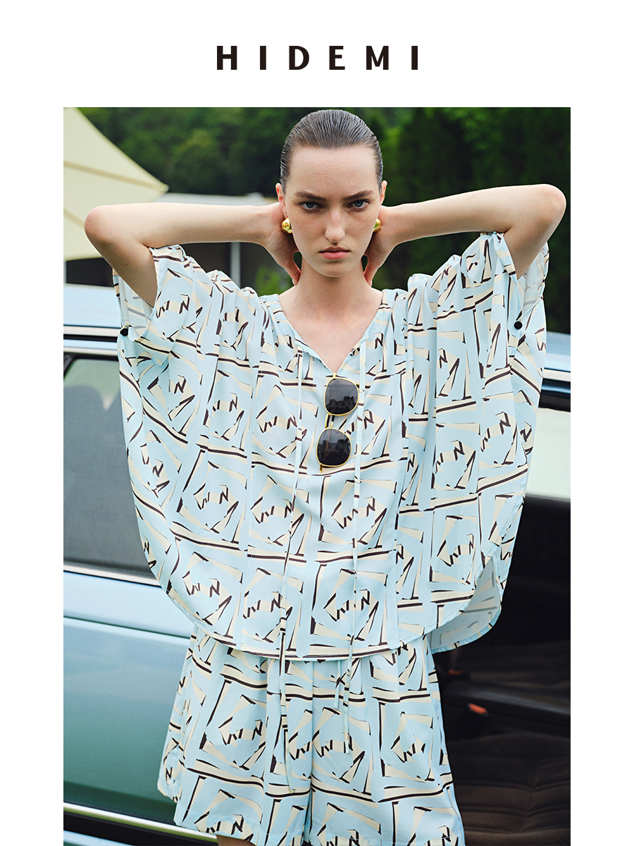 HIDEMI 度假系列手绘印花马卡龙蓝蝴蝶袖三件套 上衣/长裤/短裤