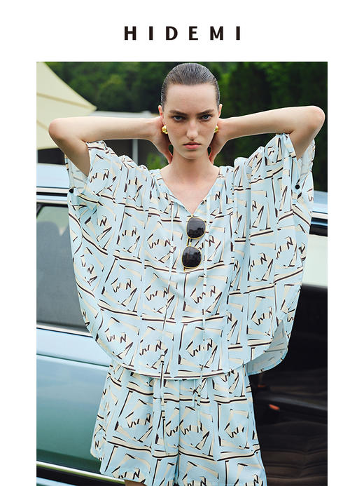 HIDEMI 度假系列手绘印花马卡龙蓝蝴蝶袖三件套 上衣/长裤/短裤 商品图0