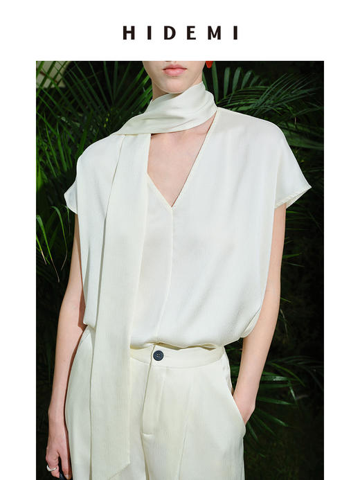 HIDEMI 度假系列浮雕水波纹设计感丝巾式廓形套装 上衣/长裤 商品图3