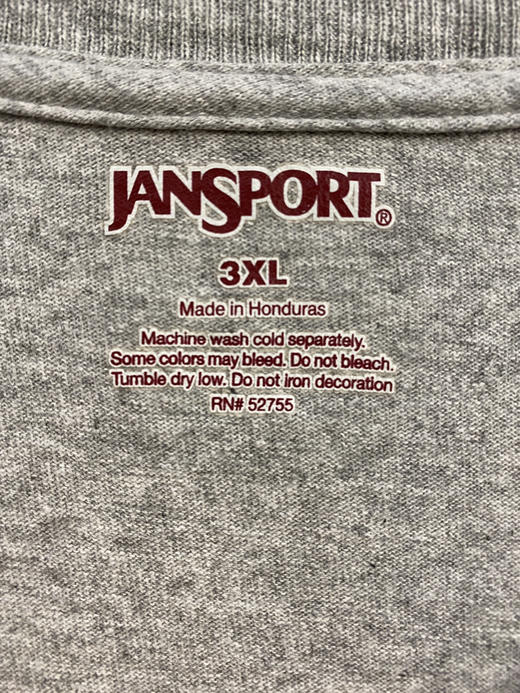 JANSPORT NCAA 美国大学体育协会 
四强赛 威斯康星 vs. 杜克大学 短袖T恤 _PST(3XL) 商品图3