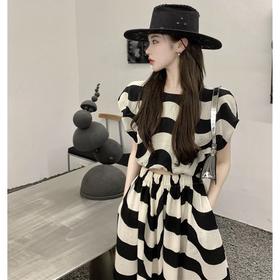 （清仓现货）【社群供G】时尚设计感撞色波浪纹高级感上衣+高腰开叉半身裙两件套