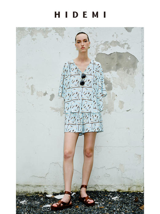 HIDEMI 度假系列手绘印花马卡龙蓝蝴蝶袖三件套 上衣/长裤/短裤 商品图1