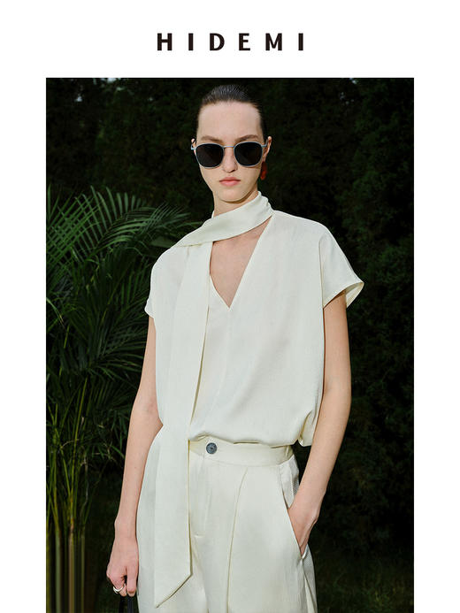 HIDEMI 度假系列浮雕水波纹设计感丝巾式廓形套装 上衣/长裤 商品图4