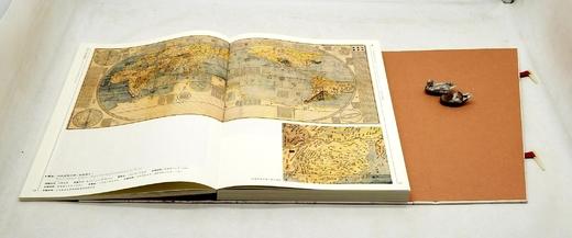 《南京古旧地图集》，8开精装，一函两册，胡阿祥等编，凤凰出版社2018年版，定价1980，售价935元。

六朝古都南京为叠压型的都城，后来再建都城时都没有另辟空地。使得今天的南京城考古地层的分辨颇具 商品图4