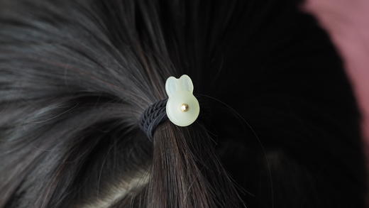 【社群专享】和田玉兔子 弹力头绳 商品图0