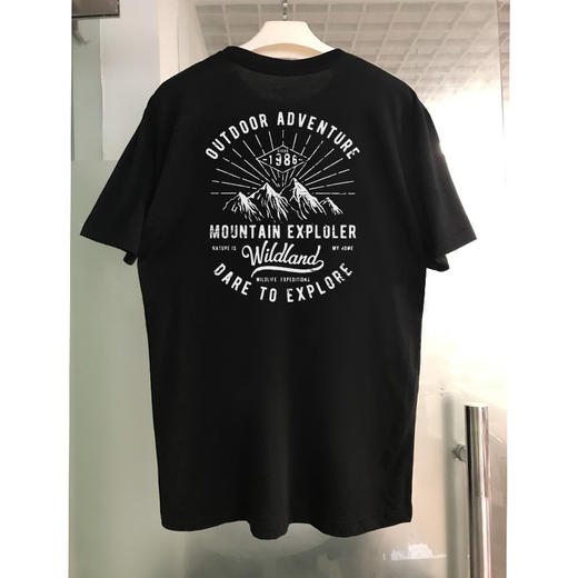 自由基地2022夏季新款山系露营户外风格图案印花口袋短袖T恤衫男 NMT-1877 商品图1