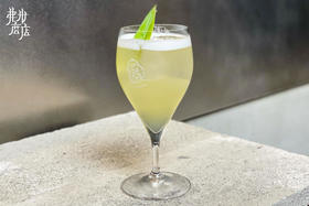 我在仙本那潜水碰到了一只座头鲸