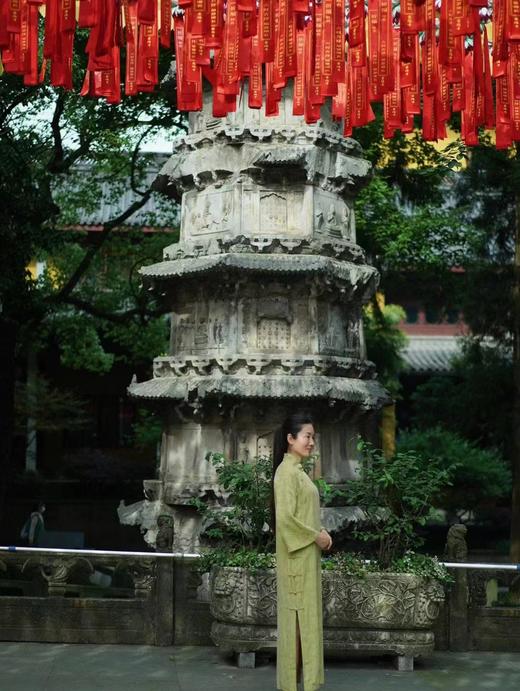 提花铜氨丝喇叭袖旗袍 商品图4