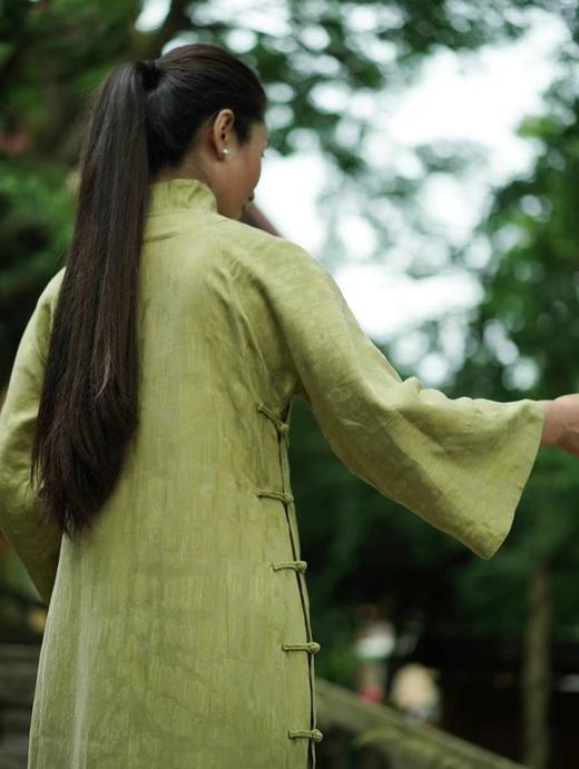 提花铜氨丝喇叭袖旗袍 商品图3