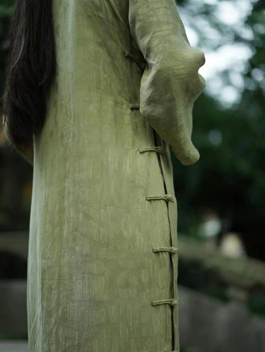 提花铜氨丝喇叭袖旗袍 商品图2