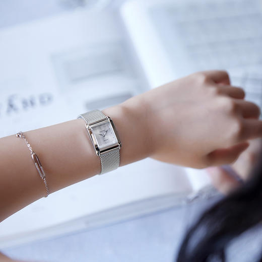 西铁城日本官方正品2022年夏季新品小方块光动能女士手表EW5590-62A 商品图7