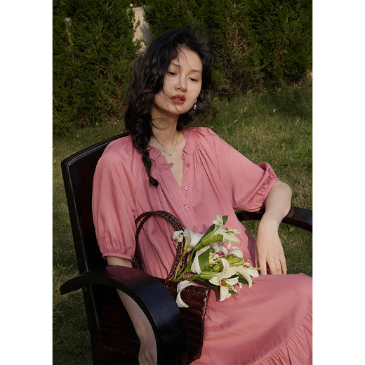 【5折不退换 买六免一】SUPERSCAPE素泊 莱赛尔+亚麻混纺 盘扣泡泡袖压褶连衣裙 商品图2