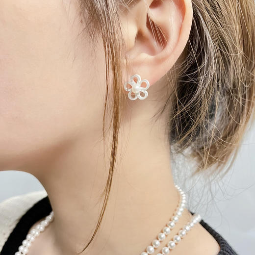北京仓｜Petra Dömling-Allure-花朵 珍珠 耳钉［德国设计师］ 商品图1