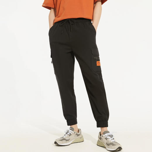 JackJones杰克琼斯春男潮天丝弹性莱卡组合带盖贴袋合体束脚休闲裤222214002 E42黑色 商品图0