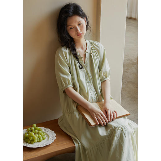 【5折不退换 买六免一】SUPERSCAPE素泊 莱赛尔+亚麻混纺 盘扣泡泡袖压褶连衣裙 商品图3