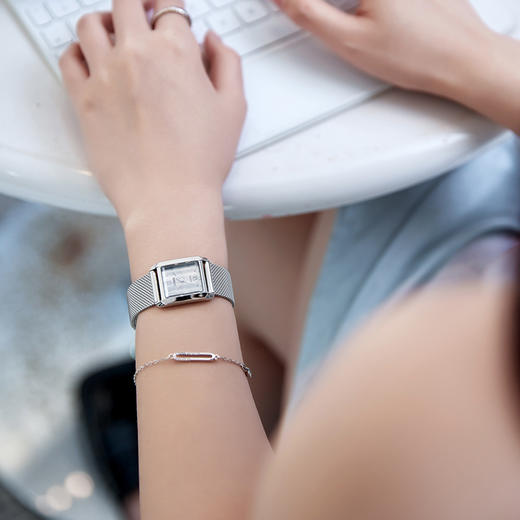 西铁城日本官方正品2022年夏季新品小方块光动能女士手表EW5590-62A 商品图5