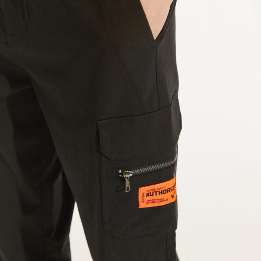 JackJones杰克琼斯春男潮天丝弹性莱卡组合带盖贴袋合体束脚休闲裤222214002 E42黑色 商品图2