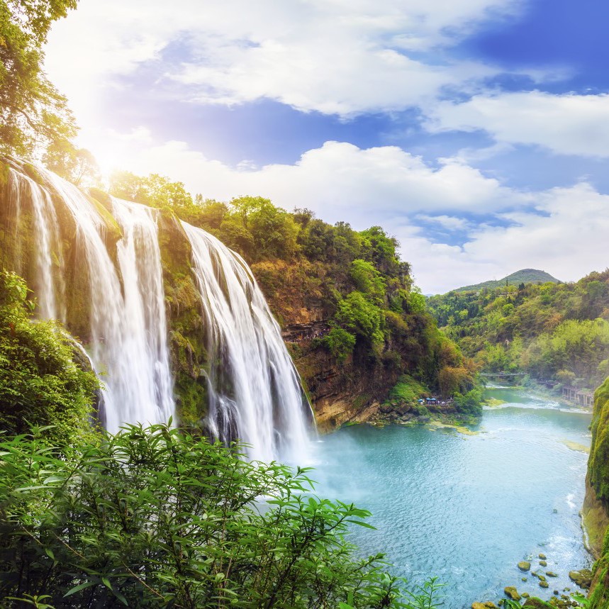 21℃避暑旅居，贵州安顺半山酒店度假￥1049元起/单人5晚/7晚/10晚/15晚，五钻旅居，位于安顺市区黄果树大街好吃街！游玩方便！