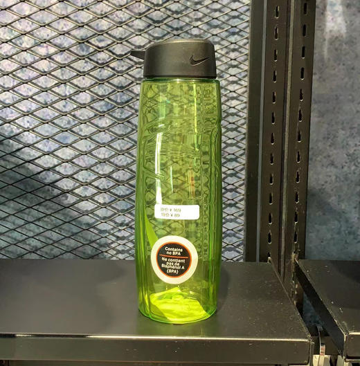 小李子:专柜正品NIKE 足球运动水壶 运动水杯便携水壶 NOB94717 商品图0