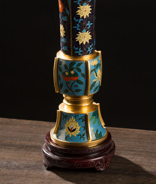 故宫六珍之《掐丝珐琅出戟花卉纹花觚》 商品图3
