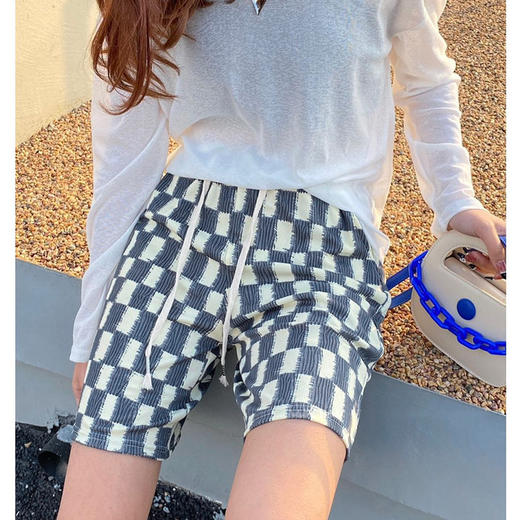 【59买一送一，清凉小冰裤】上身清凉冰感，棋盘格子冰丝五分裤 显瘦遮肉 腿粗屁股大必备 透气不闷热 商品图3