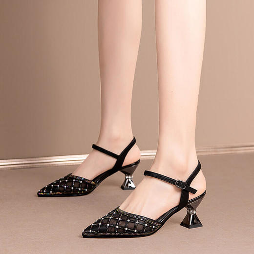 珍珠一字带漆皮高跟鞋，尖头粗跟水砖包头凉鞋 HY-H2606 商品图5
