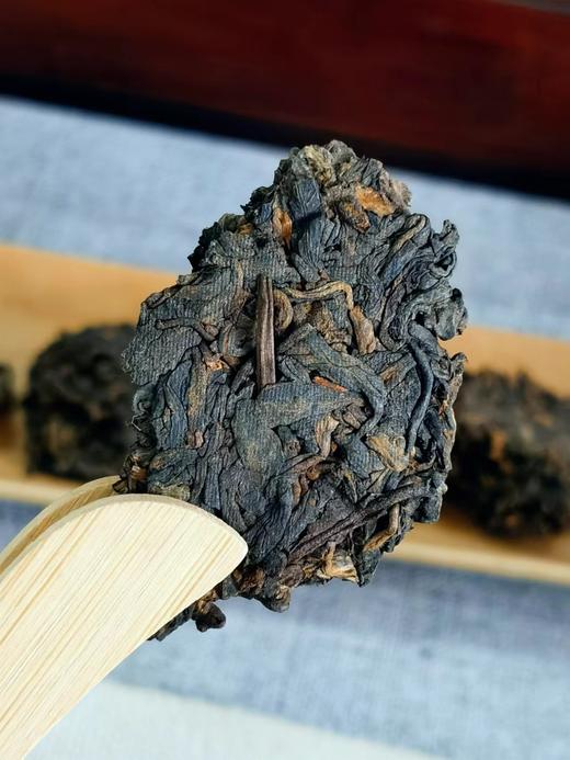 1999【守拙残饼】仅剩300克！有木脂香的熟茶！ 商品图6