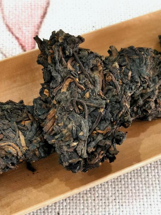 1999【守拙残饼】仅剩300克！有木脂香的熟茶！ 商品图11