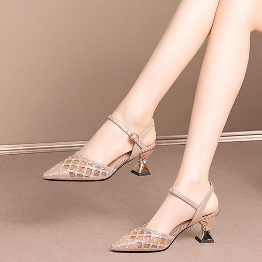 珍珠一字带漆皮高跟鞋，尖头粗跟水砖包头凉鞋 HY-H2606 商品图1