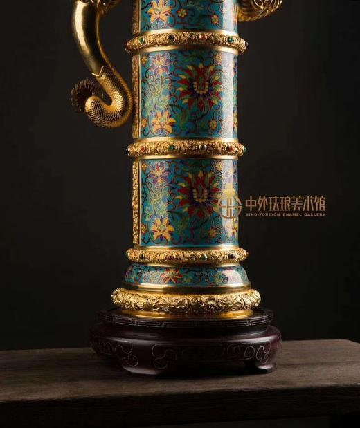 故宫六珍之《掐丝珐琅缠枝莲纹多穆壶》 商品图2