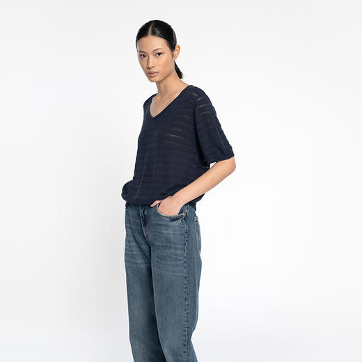 女士2022年夏款12针单边挑孔针法绢丝混纺特种纱暗纹针织T恤 商品图2