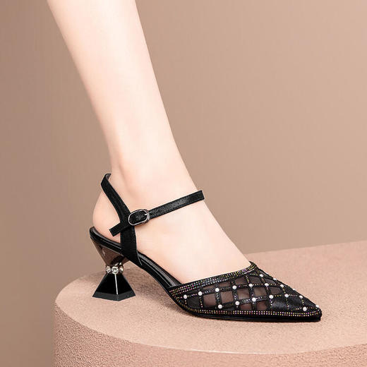 珍珠一字带漆皮高跟鞋，尖头粗跟水砖包头凉鞋 HY-H2606 商品图0