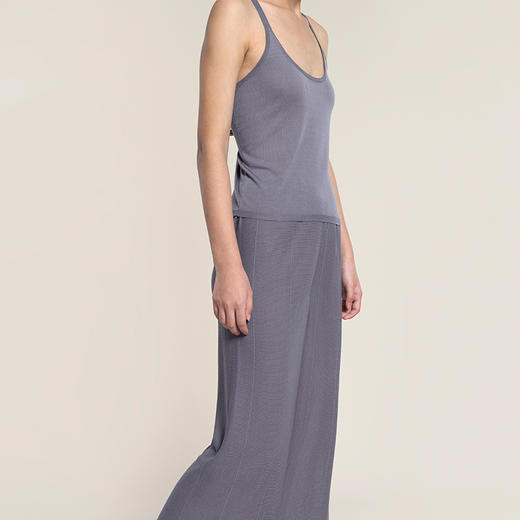 女士2022年夏款16针单边针法绢丝七分裤 商品图3