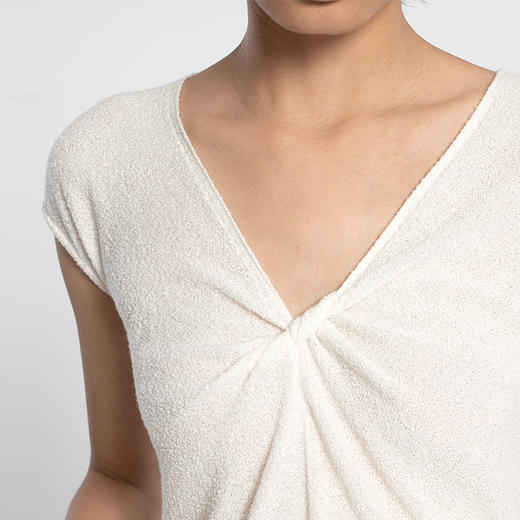 女士2022年12针单边针法绢丝混纺特种纱扭结针织T恤 商品图3