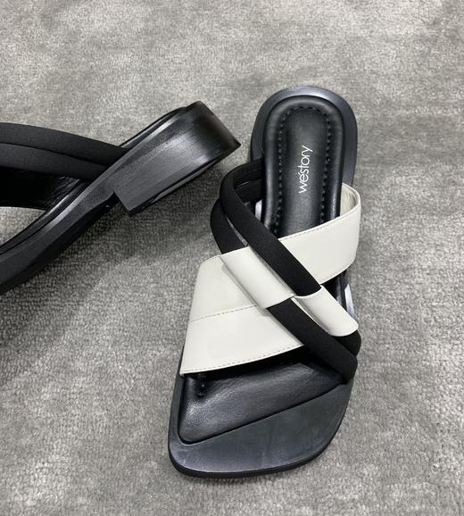 westory女鞋2022夏季新款露趾凉拖鞋休闲拼色一字拖W22BJ61451 商品图3