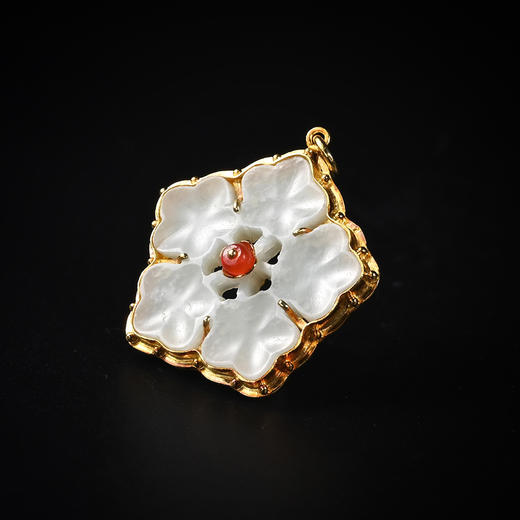 明代和田白玉梅花“五福”项坠 商品图1