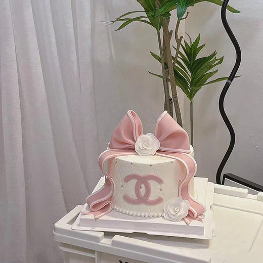 人间香奈儿--粉色蝴蝶结蛋糕（提前3小时预定） 商品图1