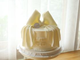 珠底白色翻糖蝴蝶结