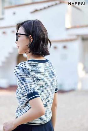 2楼NAERSI服饰印花针织衫