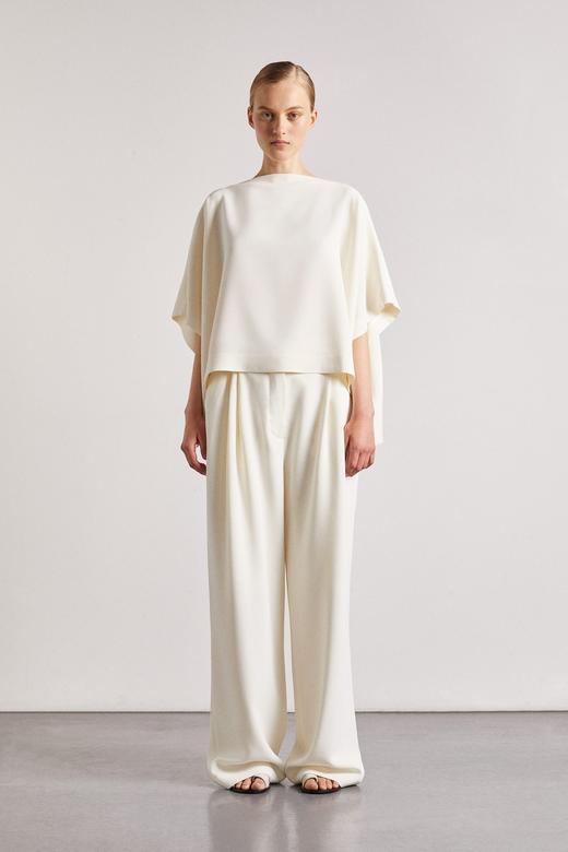 Mark Kenly Domino Tan  米白色belora一字领前短后长上衣 商品图0