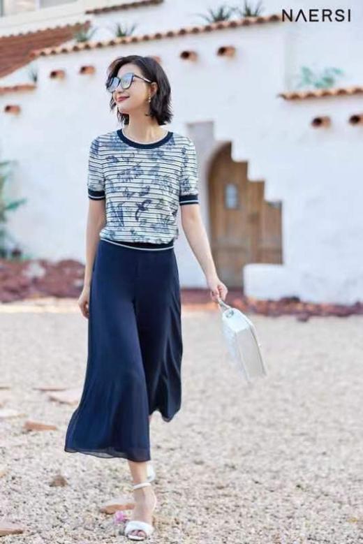 2楼NAERSI服饰印花针织衫 商品图1