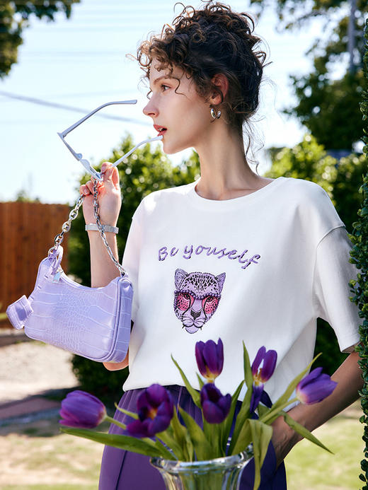 欧芮儿OLrain法式白色短袖T恤女夏季2022新款宽松时尚刺绣上衣 商品图3